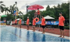 游泳池游泳時(shí)戴泳帽的好處！