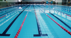 游泳池底怎么清理？