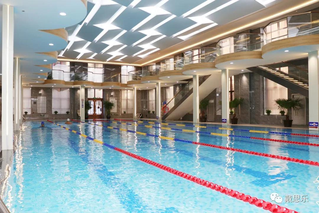 <b>北端冰天雪地的邊陲小城，是什么讓室內(nèi)恒溫游泳池想游就游！</b>