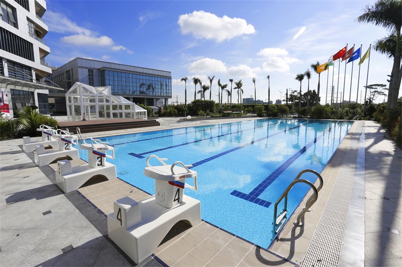 如何為學(xué)校打造一個安全、舒適的游泳池？