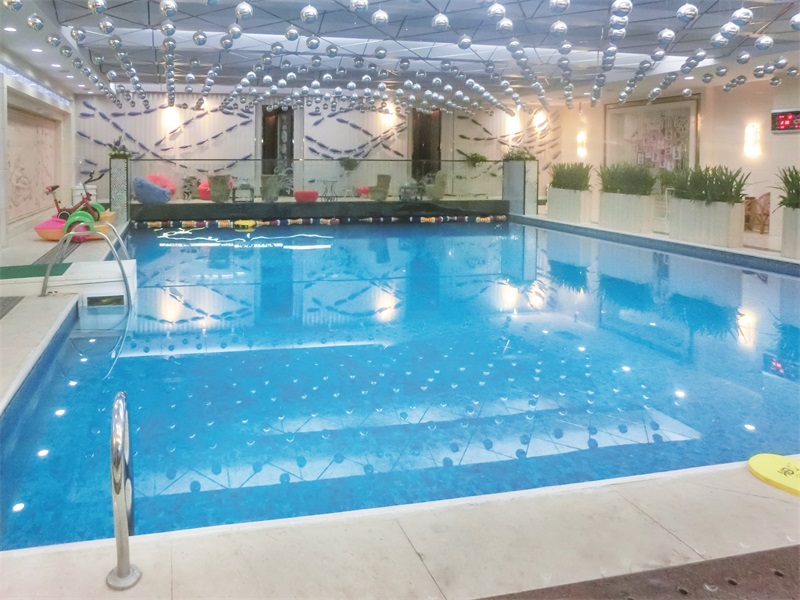 <b>游泳池水質(zhì)處理方法？告別游泳池水質(zhì)問題，泳池專業(yè)公司教您專業(yè)處理！</b>