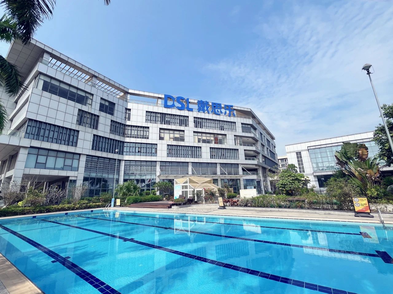 探秘泳池水底凈界，智能游泳池水底機器人打造澄澈水底世界！