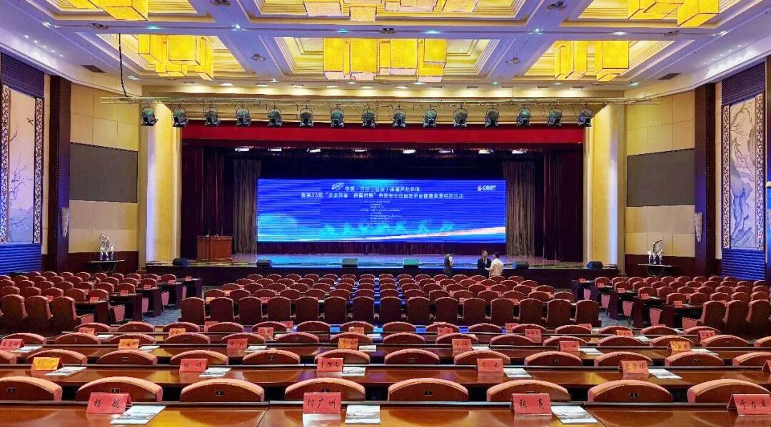 <b>老舊泳館別再縫縫補(bǔ)補(bǔ)！戴思樂(lè)在吉林(松原)首次公開“全鏈條降本”方案，開</b>