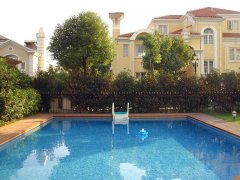 <b>別墅小院裝游泳池夠嗎？6㎡迷你泳池方案，孩子能嬉水，還不占花園空間！</b>