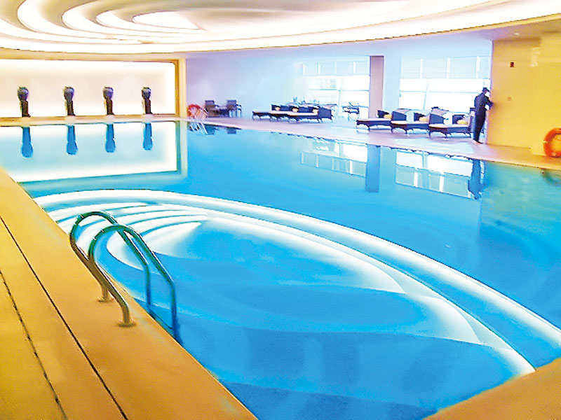 豪華別墅帶花園游泳池怎么設(shè)計(jì)更適配庭院？